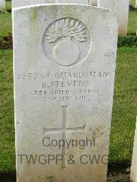 Bagneux British Cemetery Gezaincourt - Stevens, B