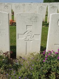 Bagneux British Cemetery Gezaincourt - Sutton, W