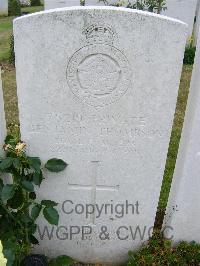 Bagneux British Cemetery Gezaincourt - Thompson, Benjamin