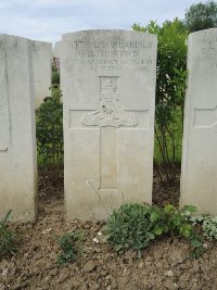 Bagneux British Cemetery Gezaincourt - Thompson, G M