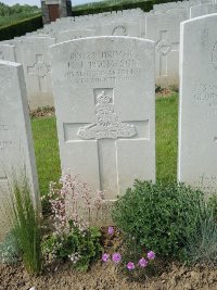 Bagneux British Cemetery Gezaincourt - Thompson, Herbert John