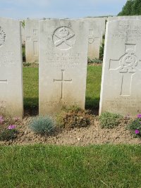 Bagneux British Cemetery Gezaincourt - Tomlin, J A B