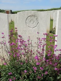 Bagneux British Cemetery Gezaincourt - Tostevin, M G