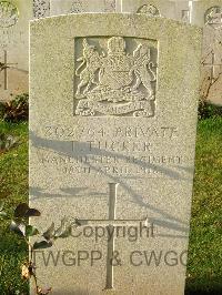 Bagneux British Cemetery Gezaincourt - Tucker, F