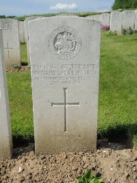 Bagneux British Cemetery Gezaincourt - Tully, Richard Latimer