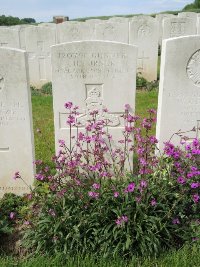 Bagneux British Cemetery Gezaincourt - Turner, Harold