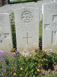 Bagneux British Cemetery Gezaincourt - Vernall, Arthur Humphrey