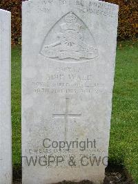 Bagneux British Cemetery Gezaincourt - Wale, Adie