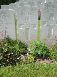 Bagneux British Cemetery Gezaincourt - Walker, John Noel