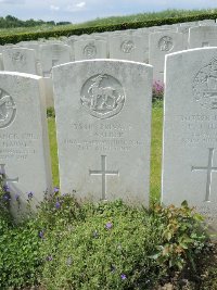 Bagneux British Cemetery Gezaincourt - Walker, John