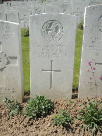 Bagneux British Cemetery Gezaincourt - Wall, G A