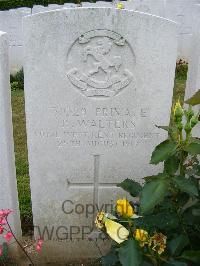 Bagneux British Cemetery Gezaincourt - Walters, R