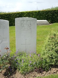 Bagneux British Cemetery Gezaincourt - Warren, W F