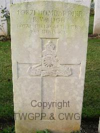 Bagneux British Cemetery Gezaincourt - Waugh, Benjamin