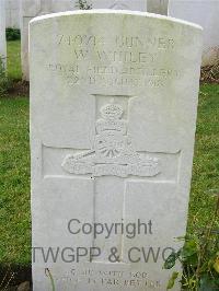 Bagneux British Cemetery Gezaincourt - Whiley, William