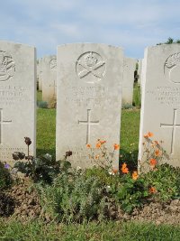 Bagneux British Cemetery Gezaincourt - White, Albert Edmund