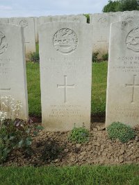 Bagneux British Cemetery Gezaincourt - White, Sidney Albert