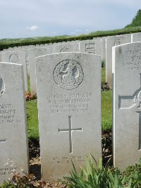 Bagneux British Cemetery Gezaincourt - Whitmore, B S