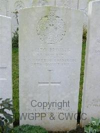 Bagneux British Cemetery Gezaincourt - Wilkie, Malcolm