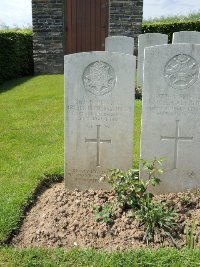 Bagneux British Cemetery Gezaincourt - Willis, Arthur Frederick