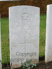 Bagneux British Cemetery Gezaincourt - Wilson, Ronald