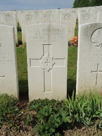 Bagneux British Cemetery Gezaincourt - Wilson, Wallis