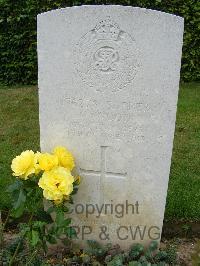 Bagneux British Cemetery Gezaincourt - Wood, Charles