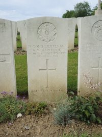 Bagneux British Cemetery Gezaincourt - Woodside, Archibald Mitchell