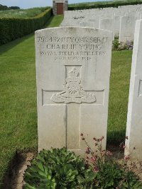 Bagneux British Cemetery Gezaincourt - Young, Charlie