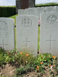 Bagneux British Cemetery Gezaincourt - Youngman, Frank Christopher