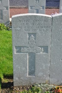 Vimy Communal Cemetery Farbus - Lewis, John Edward