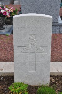 Vimy Communal Cemetery Farbus - Mills, Fred