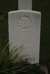 Vimy Communal Cemetery Farbus - Takunago, T