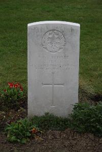 Nine Elms British Cemetery - Platt, J