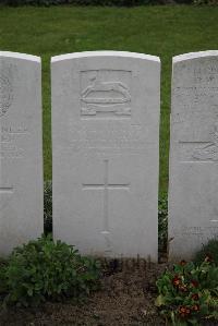 Nine Elms British Cemetery - Reynard, J F