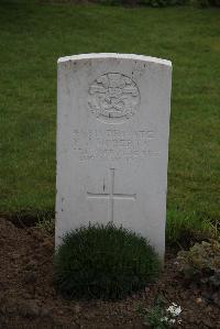 Nine Elms British Cemetery - Roberts, F J