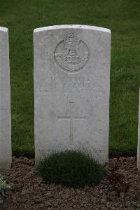 Nine Elms British Cemetery - Roberts, G R