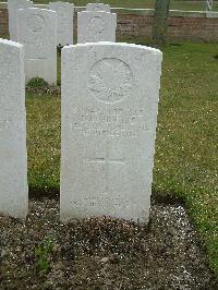 Nine Elms British Cemetery - Robinette, Dolphis