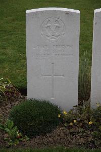 Nine Elms British Cemetery - Rowe, F W