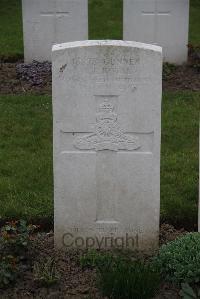 Nine Elms British Cemetery - Royal, J T