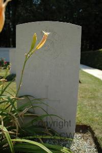 Hyde Park Corner (Royal Berks) Cemetery - Ellis, T