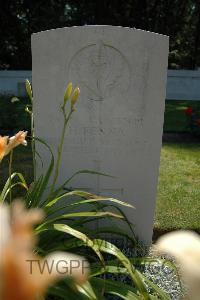 Hyde Park Corner (Royal Berks) Cemetery - Fenna, Henry