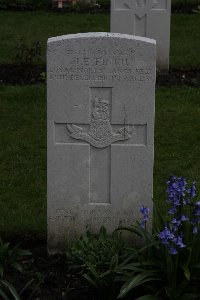 Hyde Park Corner (Royal Berks) Cemetery - Finch, James Edward