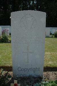 Hyde Park Corner (Royal Berks) Cemetery - Fitzsimmons, J