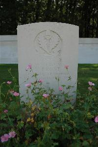 Hyde Park Corner (Royal Berks) Cemetery - Frost, S