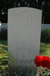 Hyde Park Corner (Royal Berks) Cemetery - Hartley, T