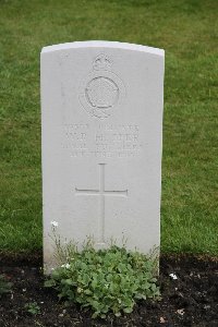 Hyde Park Corner (Royal Berks) Cemetery - Hooper, W R