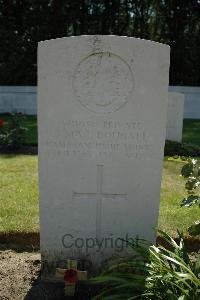 Hyde Park Corner (Royal Berks) Cemetery - MacDougall, John