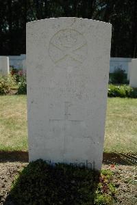 Hyde Park Corner (Royal Berks) Cemetery - Morris, J