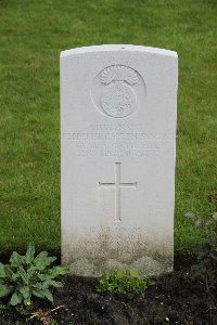 Hyde Park Corner (Royal Berks) Cemetery - Symons, Frederick Gordon